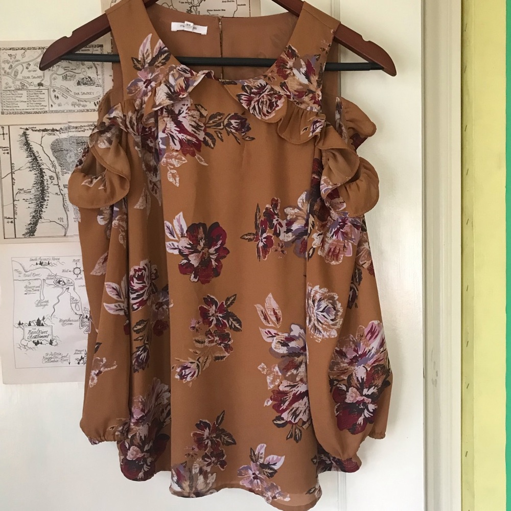 Off shoulder maurice’s top.
